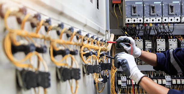 Professional Electrician technician working in Maumee, OH